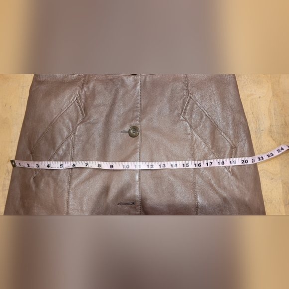 Danier taupe leather coat with under jacket liner size M like new - Picture 10 of 14